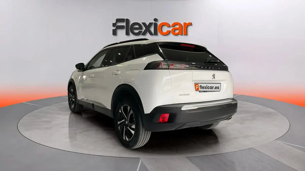 Usado Peugeot 2008 Allure 110 CV (80 kW) 2022 Blanco SUV