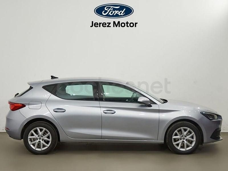 Usado Seat Leon Style 110 CV (80 kW) 2023 Gris / plata Berlina