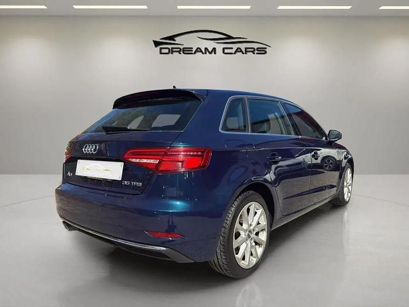 Usado Audi A3 Design 150 HP (110 kW) 2019 Azul Sedan