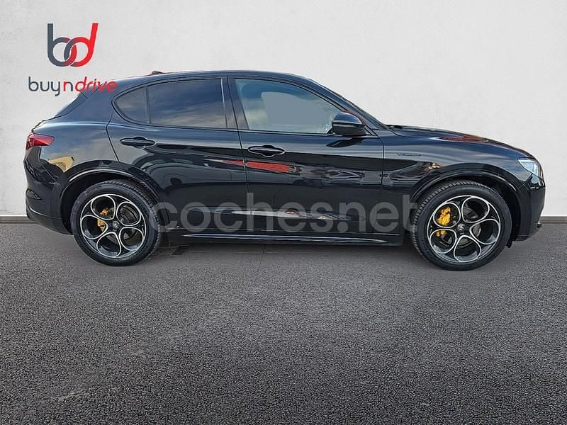 Usado Alfa Romeo Stelvio Veloce 210 CV (154 kW) 2021 Gris / plata SUV