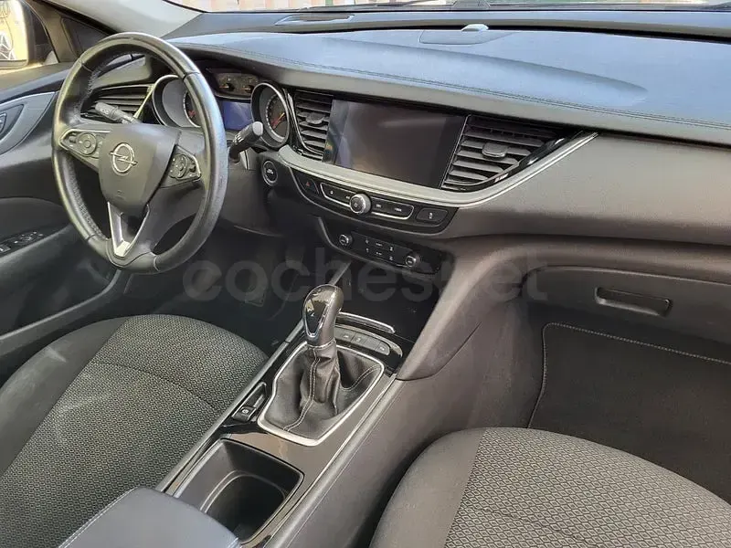 Usado Opel Insignia Selective 140 CV (102 kW) 2017 Negro Berlina