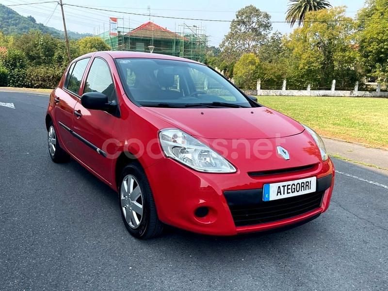 Rojo Usado 2014 Renault Clio IV Expression Berlina | 6999 € (Super precio) - Imagen 1/4