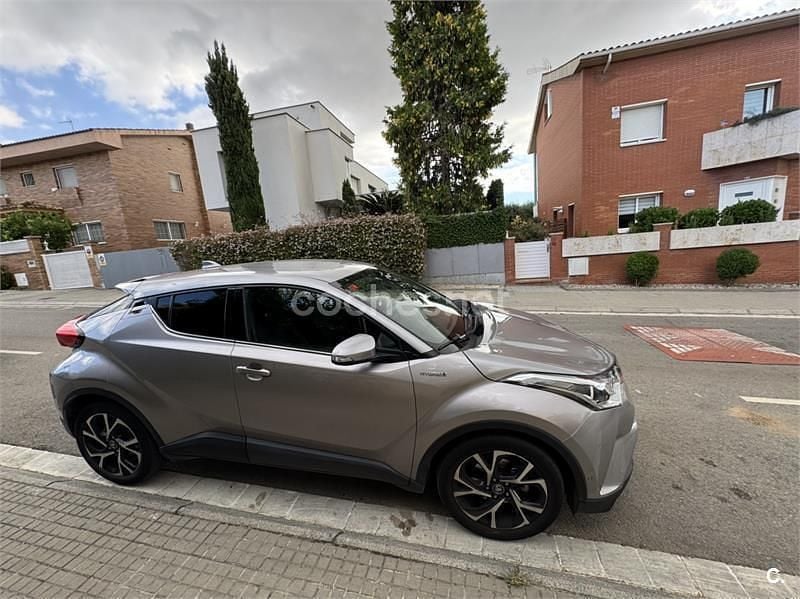 Usado Toyota C-HR Advance 122 CV (89 kW) 2019 Gris / plata SUV