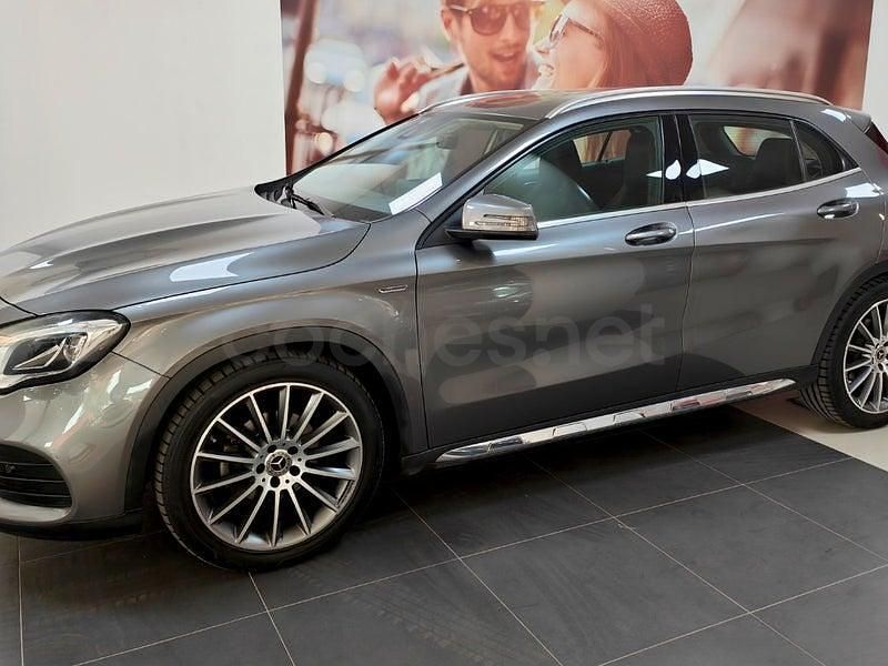 Usado Mercedes GLA200 163 CV (119 kW) 2020 Gris / plata SUV