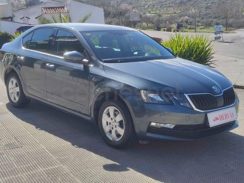 Usado Skoda Octavia Ambition 115 CV (84 kW) 2019 Azul Berlina