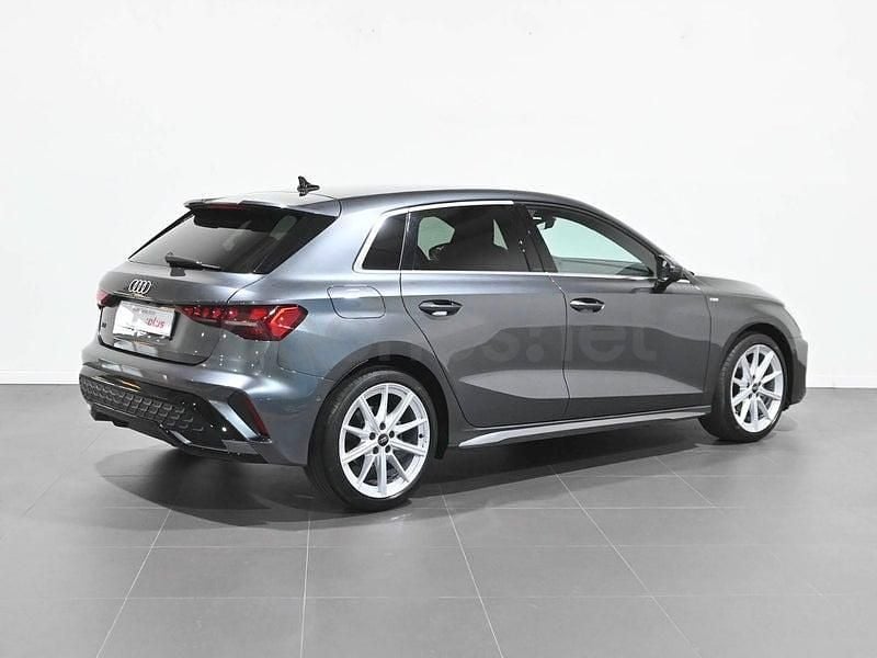 Usado Audi A3 S-Line 150 CV (110 kW) 2025 Gris / plata Berlina
