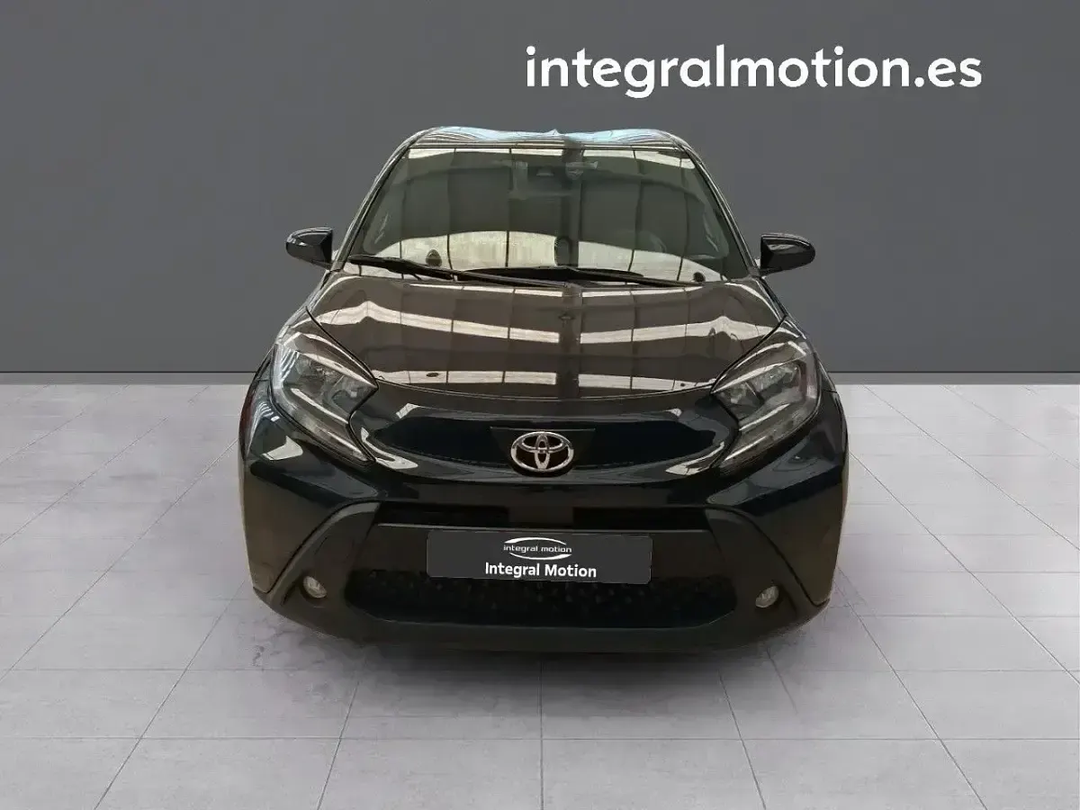 Usado Toyota Aygo X Play 72 CV (52 kW) 2025 Negro SUV