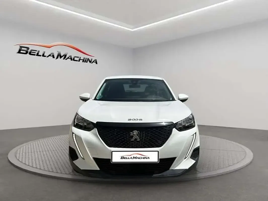 Usado Peugeot 2008 Active 110 CV (80 kW) 2021 Blanco SUV