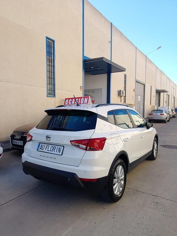 Usado Seat Arona Ecomotive 95 CV (69 kW) 2019 Blanco SUV