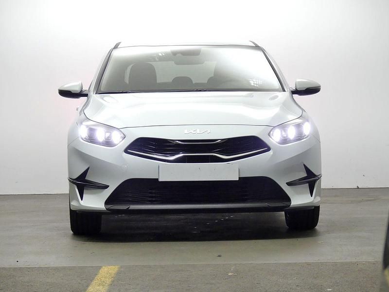 Usado Kia Ceed 100 CV (73 kW) 2023 Blanco Utilitario