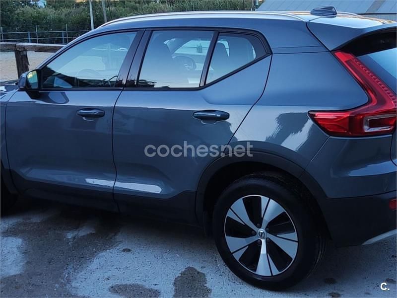 Gris / plata Usado 2021 Volvo XC40 Momentum SUV | 19.100 € (Precio justo) - Imagen 1/4