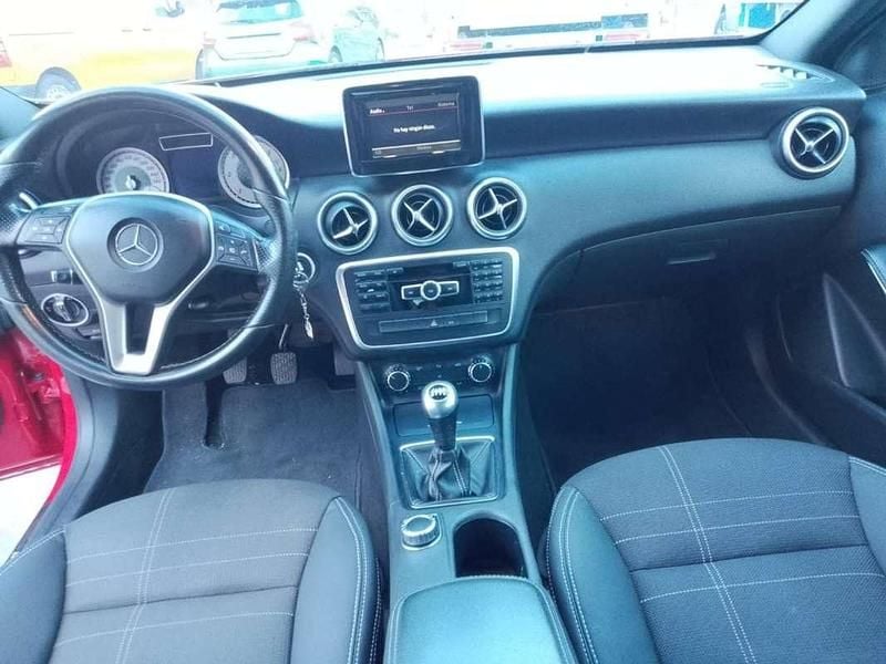 Usado Mercedes A200 Urban 136 CV (100 kW) 2015 Rojo Utilitario