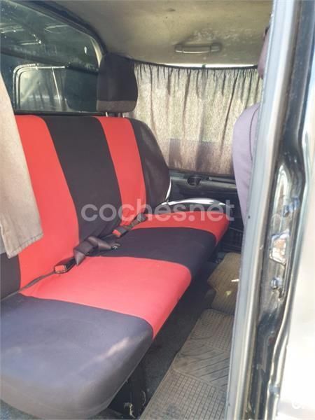 Negro Usado 2003 Hyundai H-1 Monovolumen | 5300 € - Imagen 1/4