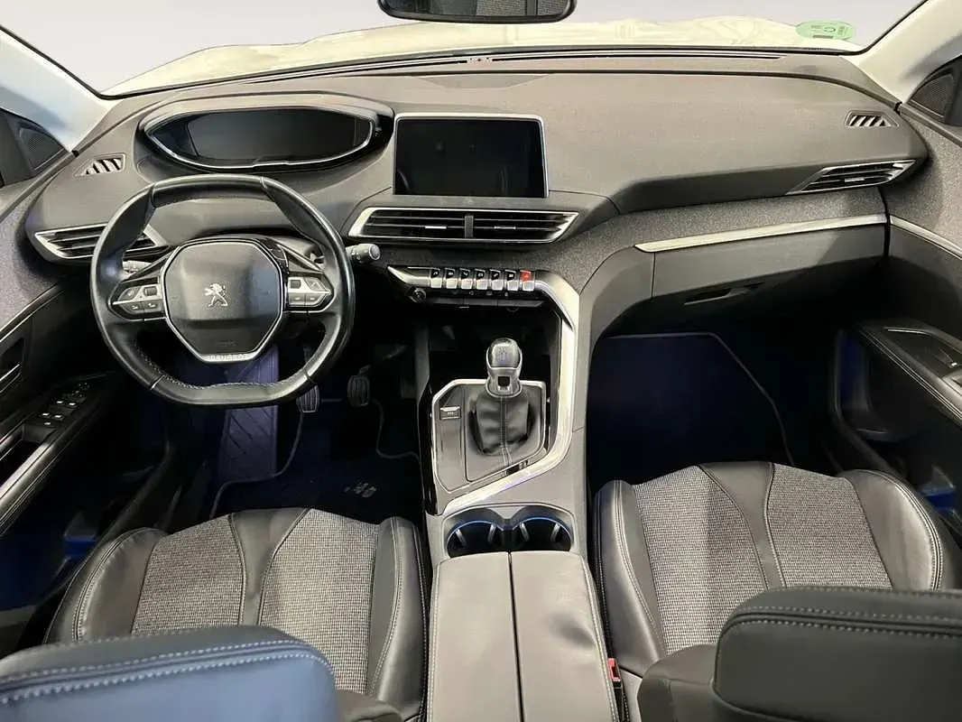Usado Peugeot 3008 Allure 131 CV (96 kW) 2018 Blanco SUV