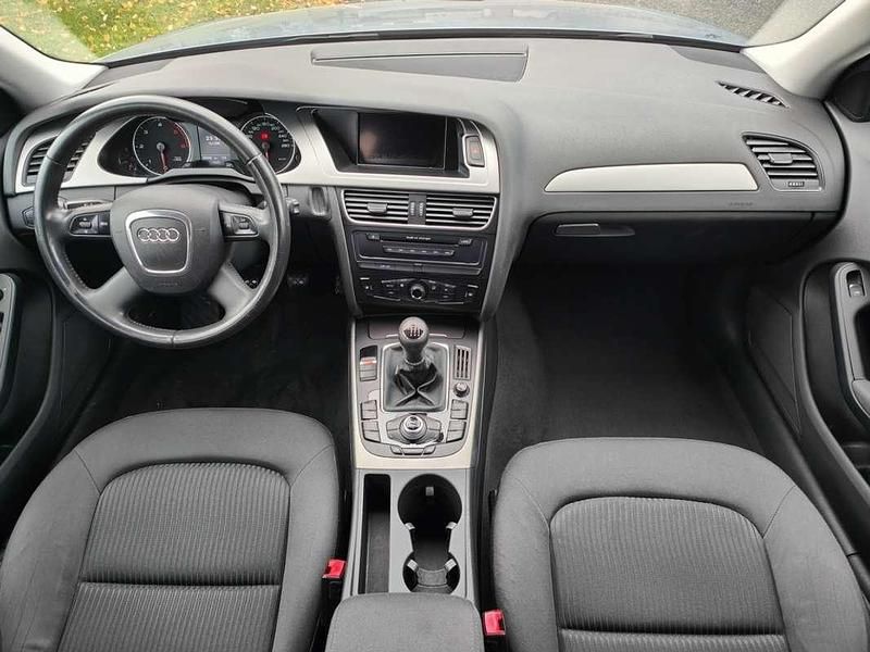 Usado Audi A4 Premium 143 CV (105 kW) 2008 Azul Familiar