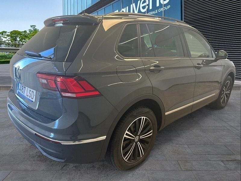 Usado VW Tiguan Life 150 CV (110 kW) 2021 Gris SUV