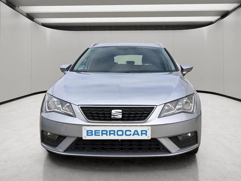 Usado Seat Leon Style 110 CV (80 kW) 2017 Gris Utilitario