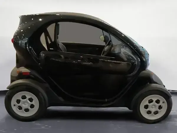 Begagnad Renault Twizy Life 12 kW (17 HK) 2025 Svart Halvkombi