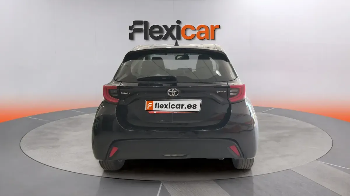 Usado Toyota Yaris Hybrid Active 116 CV (85 kW) 2025 Negro Berlina