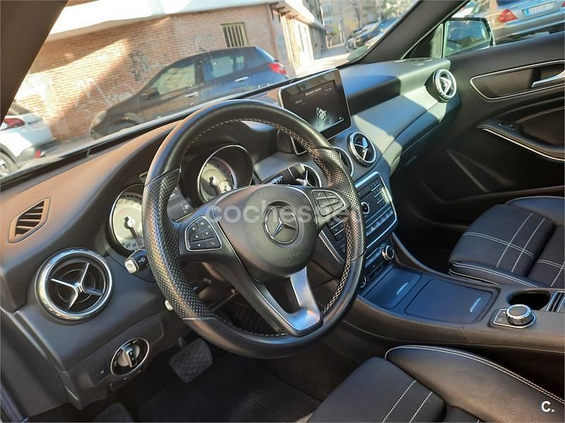 Usado Mercedes GLA200 AMG line 136 CV (100 kW) 2015 Gris / plata SUV