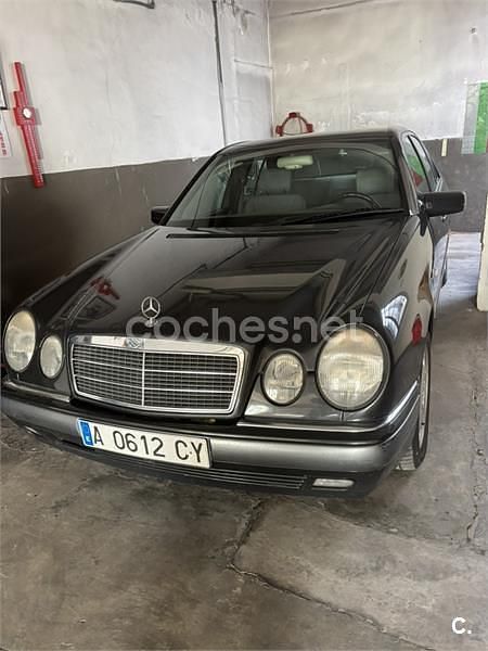 Usado Mercedes E280 193 CV (141 kW) 1996 Negro Familiar