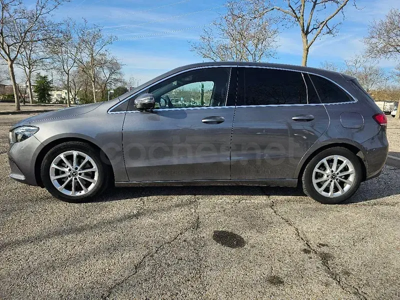 Usado Mercedes B180 116 CV (85 kW) 2020 Gris / plata Utilitario