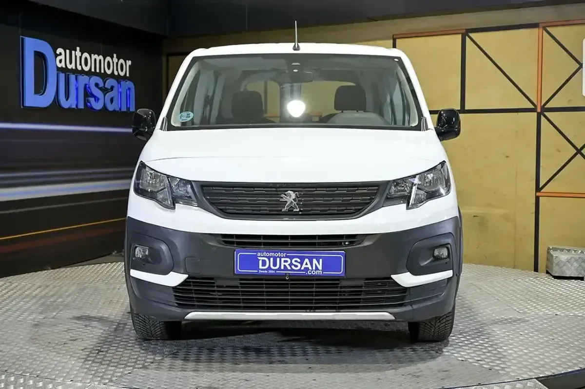 Usado Peugeot Rifter Active 100 CV (73 kW) 2022 Blanco Monovolumen
