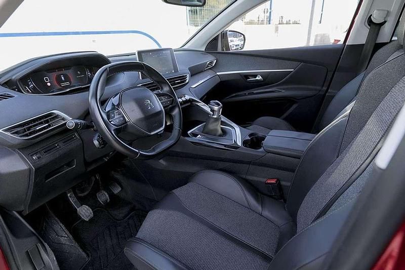 Usado Peugeot 3008 Allure 131 CV (96 kW) 2018 Rojo SUV