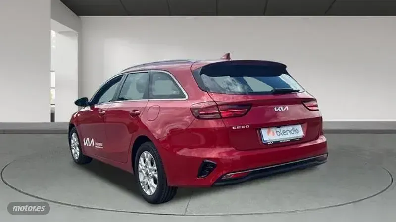 Usado Kia Ceed Sportswagon 120 CV (88 kW) 2024 Rojo Familiar