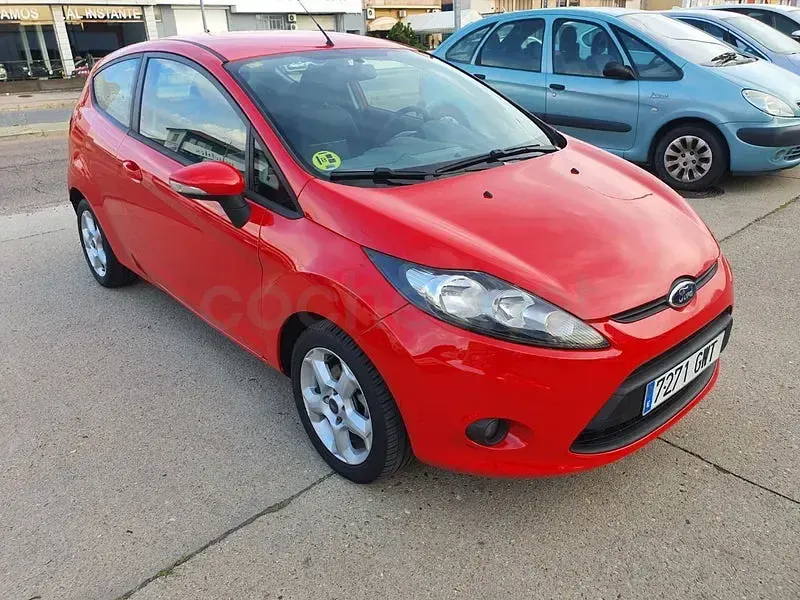 Usado Ford Fiesta Trend 95 CV (69 kW) 2010 Rojo Berlina