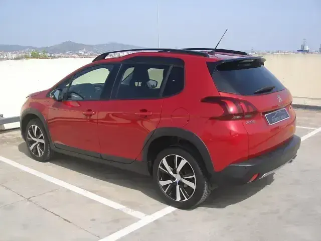 Usado Peugeot 2008 GT-line 130 CV (95 kW) 2019 Rojo SUV