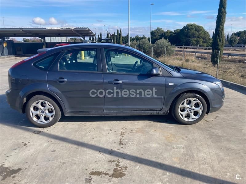 Usado Ford Focus Trend 115 CV (84 kW) 2007 Azul Berlina