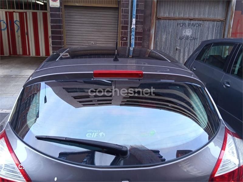 Usado Renault Mégane Dynamique 130 CV (95 kW) 2010 Gris / plata Berlina