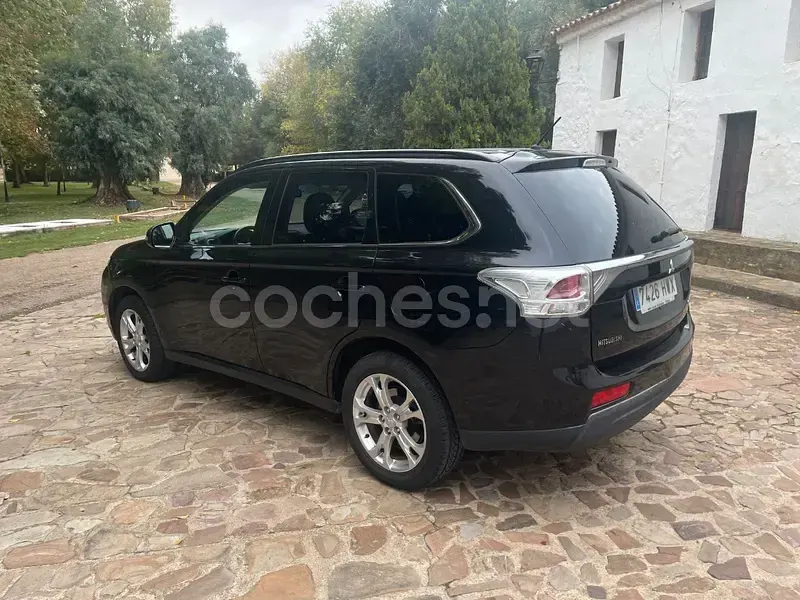 Usado Mitsubishi Outlander Motion 150 CV (110 kW) 2014 Negro SUV