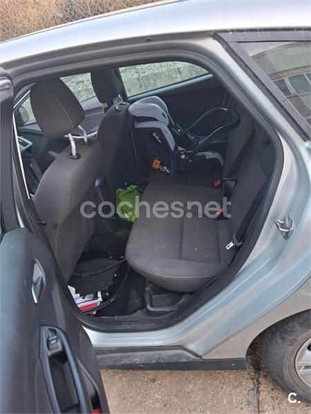 Gris / plata Usado 2013 Ford Focus Trend Berlina | 4000 € (Super precio) - Imagen 1/4