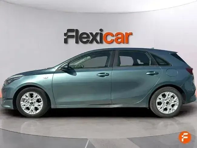 Usado Kia Ceed 100 CV (73 kW) 2023 Verde Utilitario