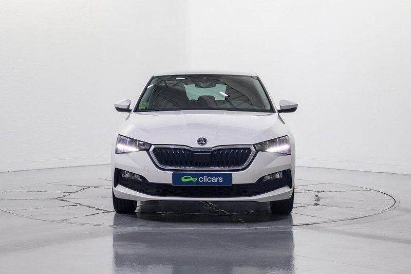 Usado Skoda Scala Selection 116 CV (85 kW) 2023 Blanco Utilitario