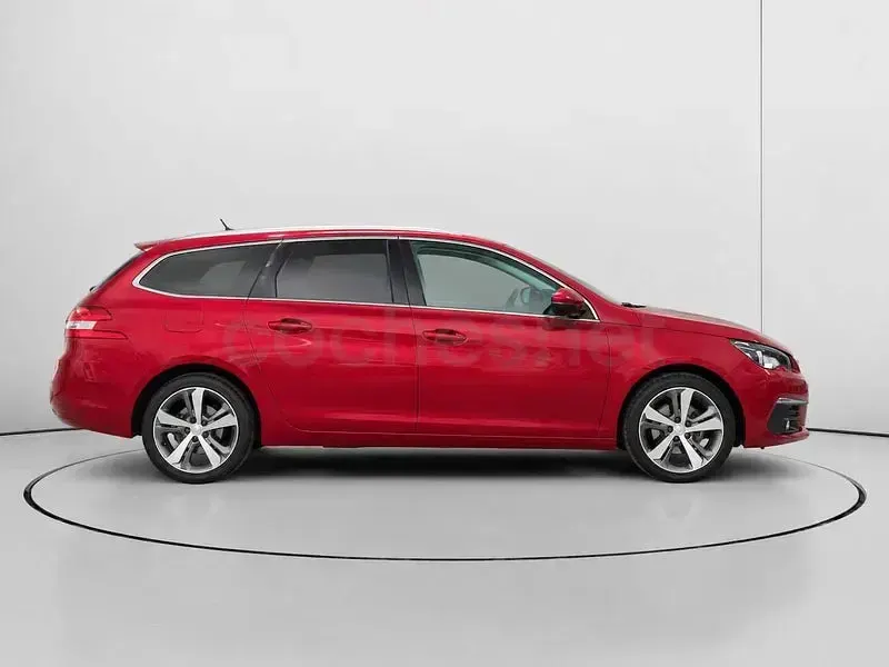 Usado Peugeot 308 SW Allure 130 CV (95 kW) 2018 Rojo Familiar