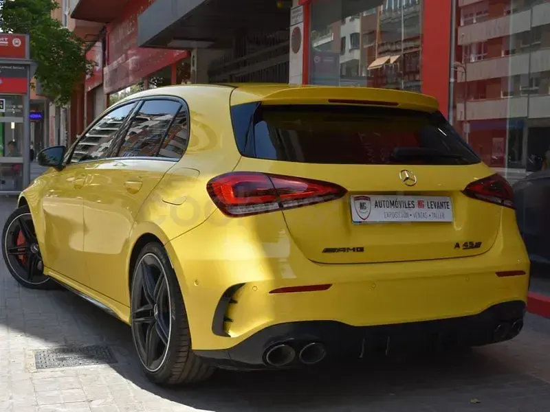 Usado Mercedes A45 AMG 421 CV (309 kW) 2020 Amarillo Berlina