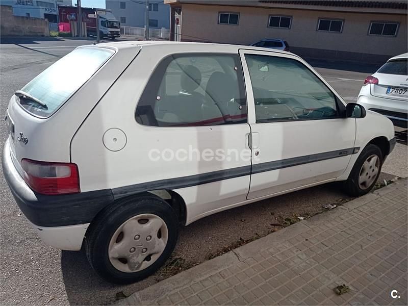 Usado Citroën Saxo 60 CV (44 kW) 2001 Blanco Utilitario