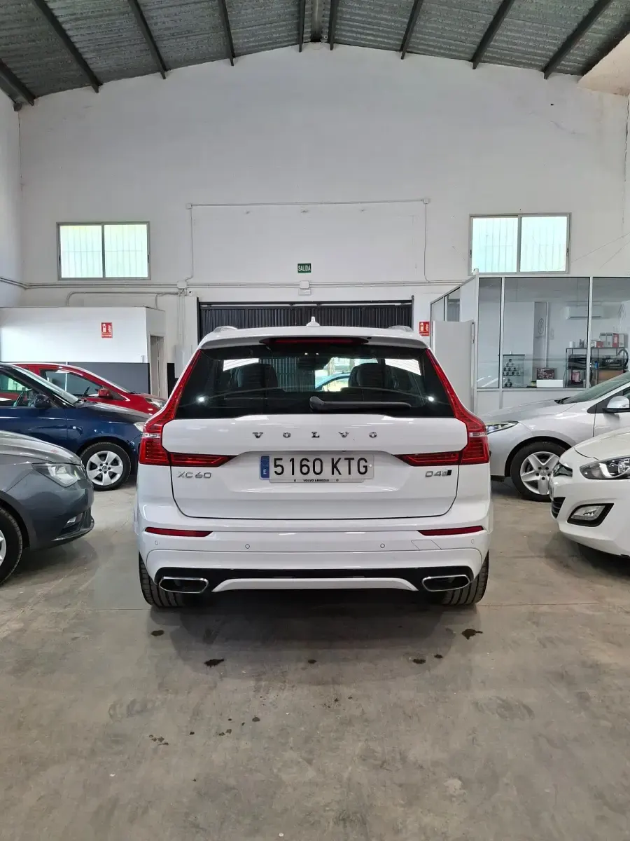 Usado Volvo XC60 R-Design 235 CV (172 kW) 2019 Blanco SUV
