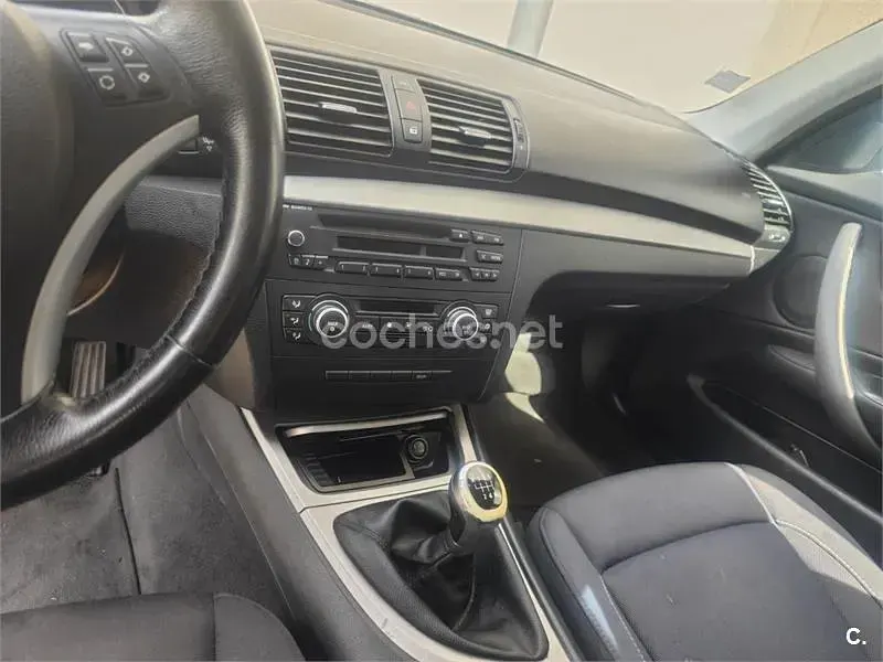 Usado BMW 118 143 CV (105 kW) 2009 Gris / plata Utilitario