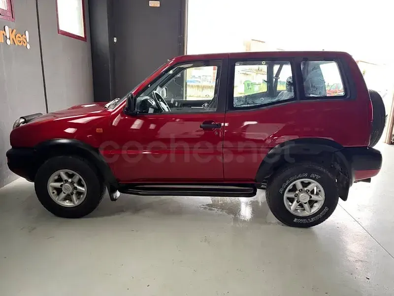 Usado Nissan Terrano 100 CV (73 kW) 1999 Granate SUV