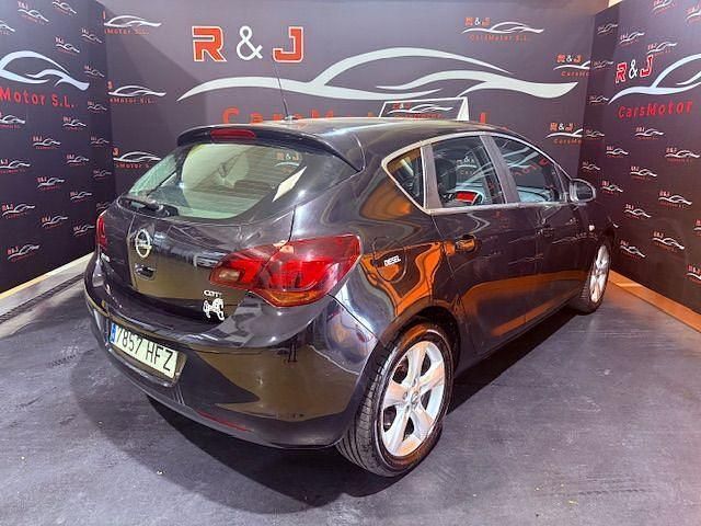 Usado Opel Astra Sport 110 CV (80 kW) 2011 Negro Berlina