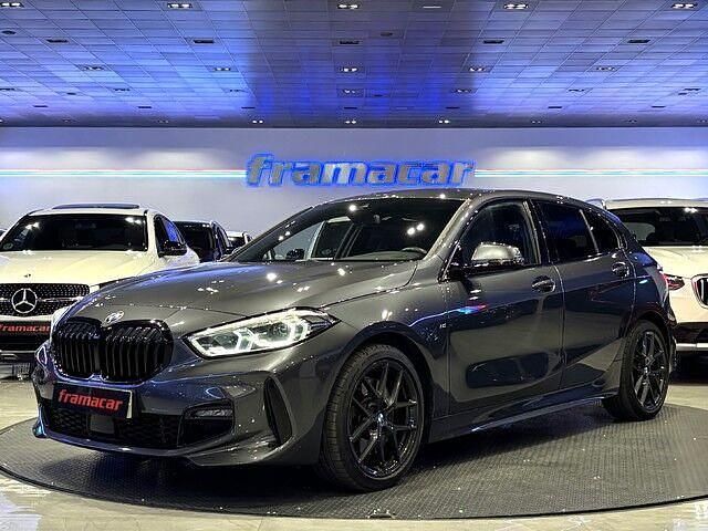 Gris Usado 2021 BMW 120 M Sport Utilitario | 28.490 € (Un poco caro) - Imagen 1/4
