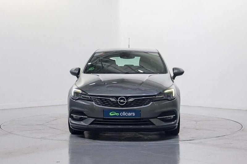 Usado Opel Astra Design & Tech 110 CV (80 kW) 2021 Gris Utilitario