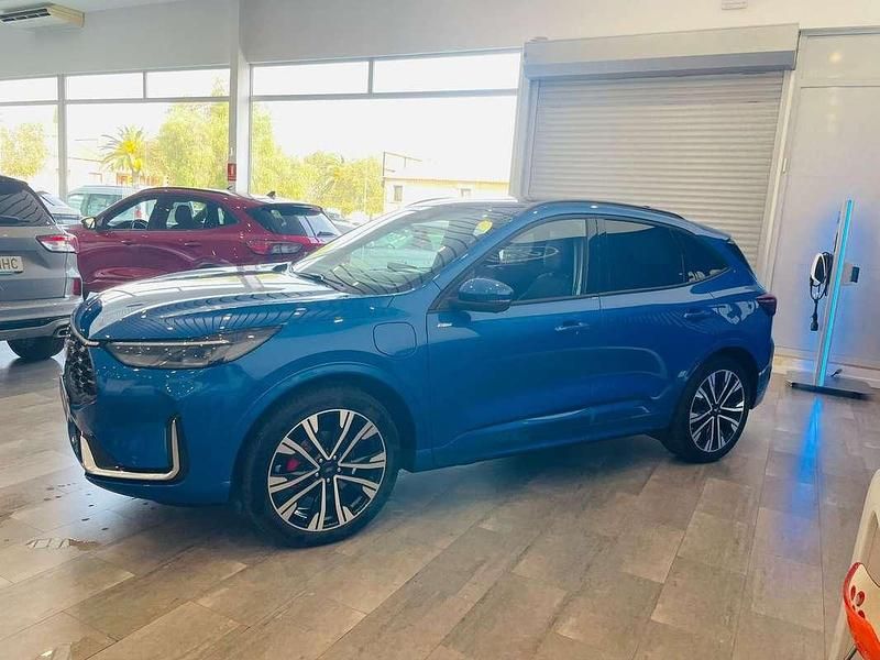 Usado Ford Kuga ST-Line 243 CV (178 kW) 2024 Azul SUV