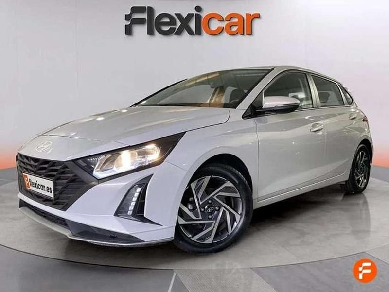 Usado Hyundai i20 84 CV (61 kW) 2024 Gris Utilitario