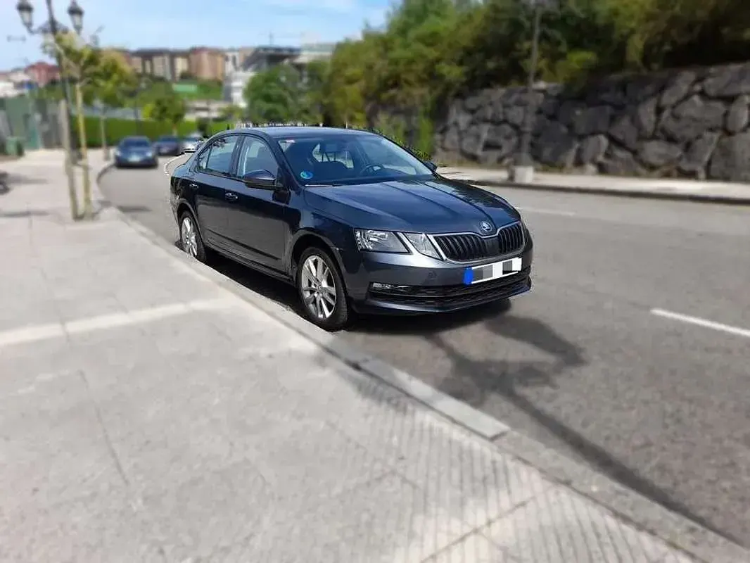 Usado Skoda Octavia 110 CV (80 kW) 2017 Gris Berlina