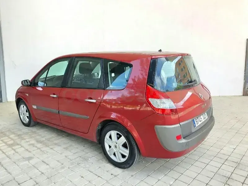 Begagnad Renault Grand Scénic II Dynamique 110 HK (80 kW) 2006 Röd Minibuss